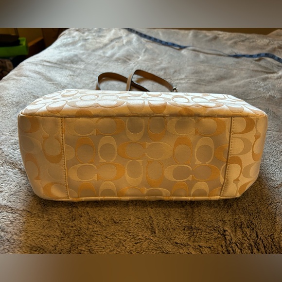 Coach NWOT East/West Signature Gallery Bag - Picture 6 of 17